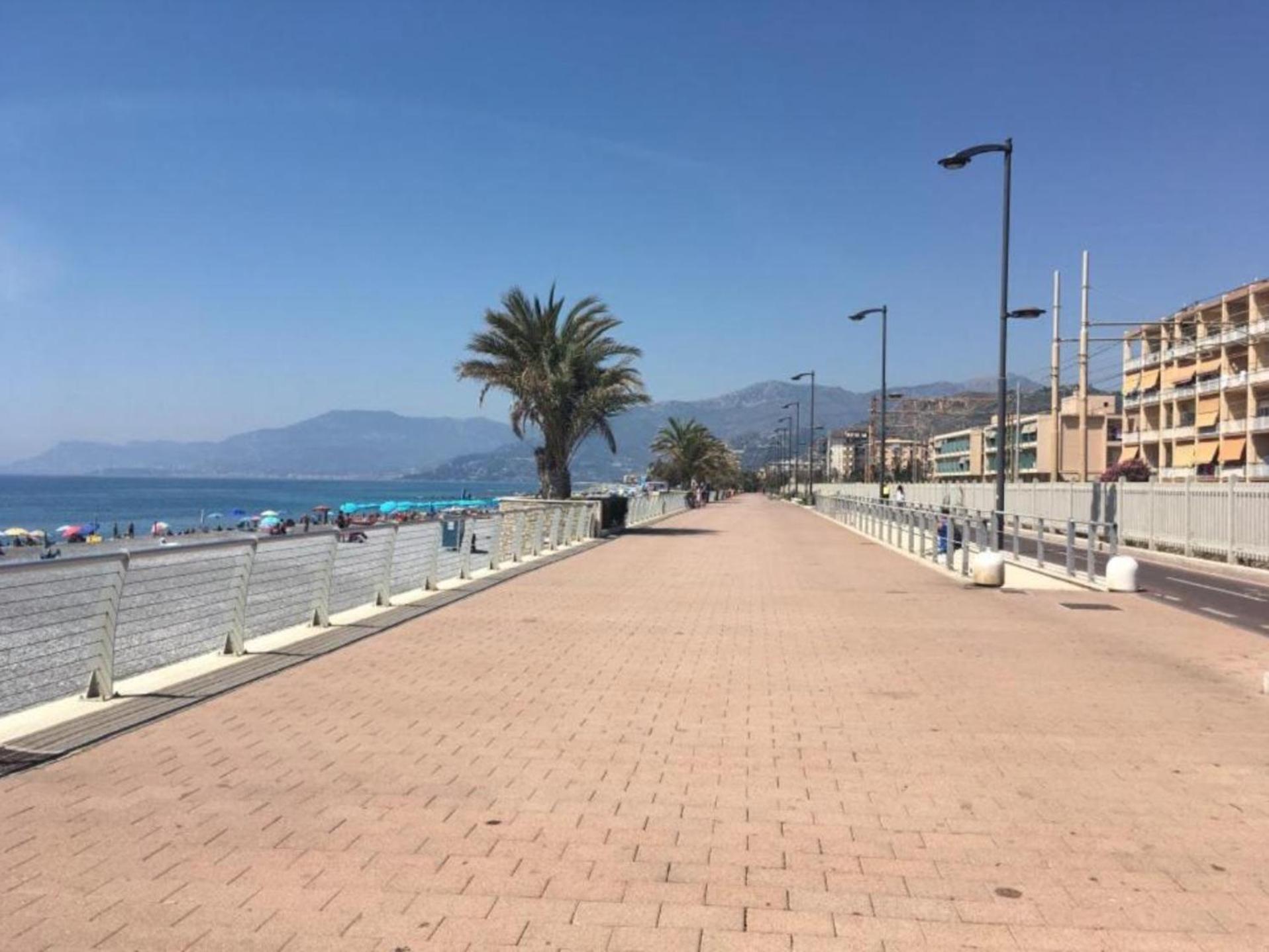 Casa Mare - 250M Dalla Spiaggia Apartment Vallecrosia Bagian luar foto